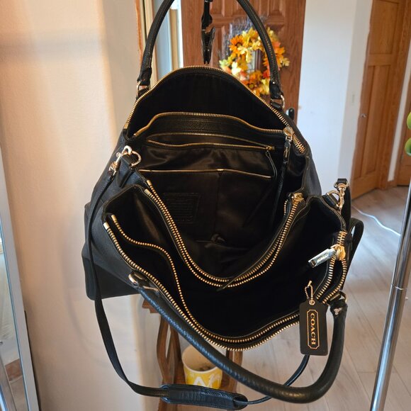 Spacious Coach NYC Borough Bag In Pebbled Black Leather - Ships next day - Picture 5 of 16
